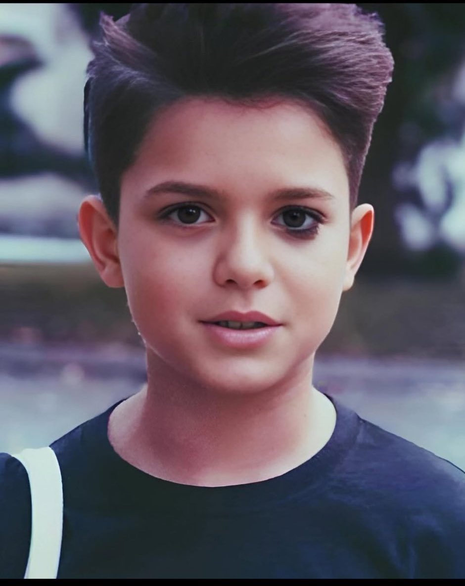 oguzzatsiz's tweet photo. Hayalleri,eğitimi,geleceği,aşkı,sevgisi her şeyi yarım kaldı… O’nu hayattan koparan hırtlar, suça sürüklenmiş çocuklar değil;yaşlarının 18 altı olması nedeniyle daha az ceza alacaklarının farkında olan katillerdir ve buna göre cezalandırılmaları gerekir. https://t.co/t4H0GfXa6O