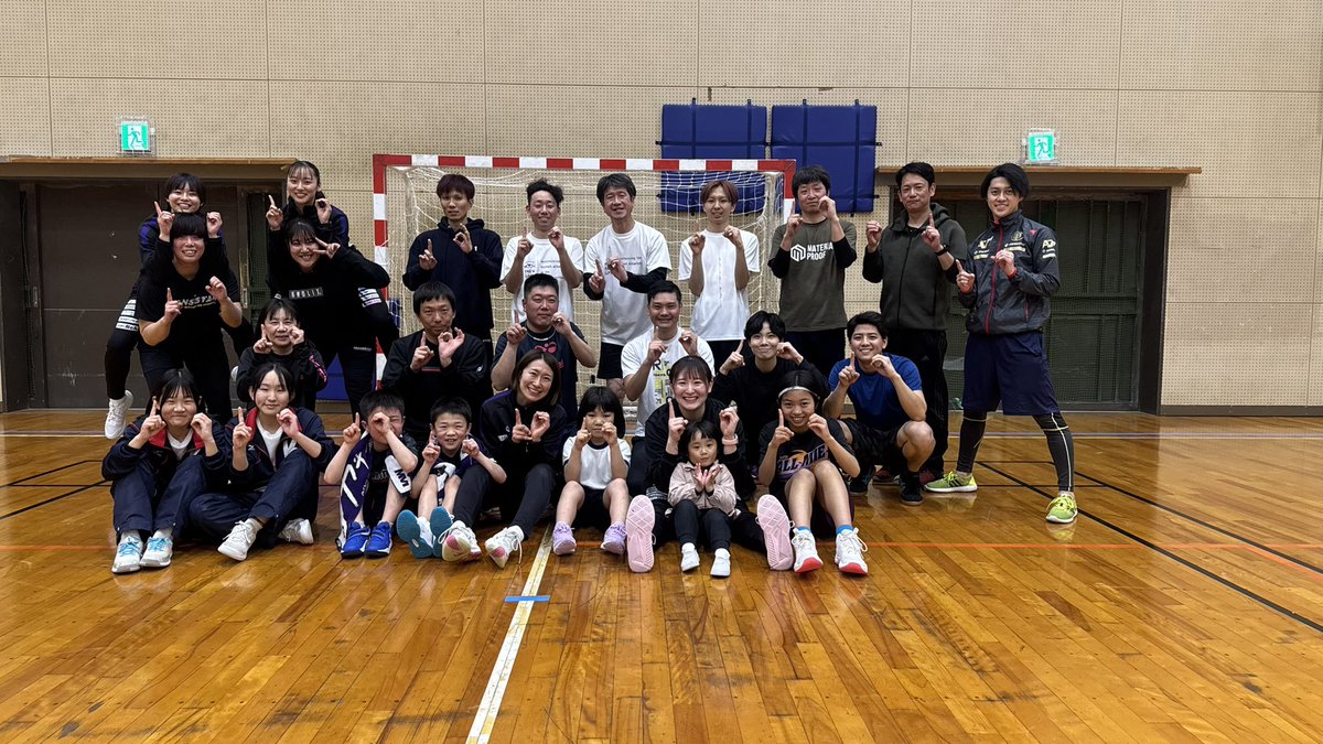 mievioletiris's tweet photo. Today's #Vスポ💜

頭を使ったトレーニングでスタートし
自己紹介をしながら身体と頭を使って
最後には大盛り上がりのハンドボール‼️

ご参加頂きありがとうございました🌟
そしてそして、参加してくださった子が
今日10歳の誕生日でした🎂おめでとう🎉

#MVIhandball #カチニコダワレ https://t.co/UbToi3W2aZ