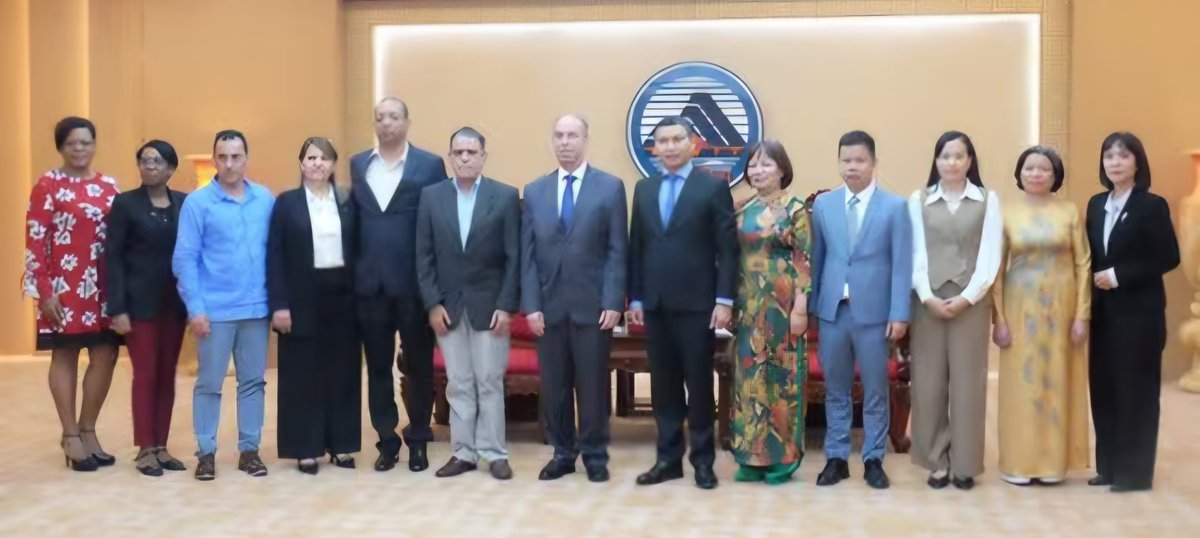 RPolancoF's tweet photo. En visita a ciudad de Da Nang, fui recibido por el primer vicepresidente del Comité Popular Ho Ky Minh.
Conversamos sobre potencial cooperación en salud, ciencia, tecnología y sectores académico y cultural.
Confirmó apoyo a empresas para explorar oportunidades de negocios en Cuba https://t.co/3tsNDLpEvM
