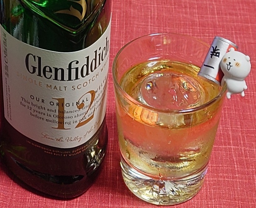 cocotier555's tweet photo. グレンフィディック12年もロックで🥃
美味✨ https://t.co/moW3sxF02B