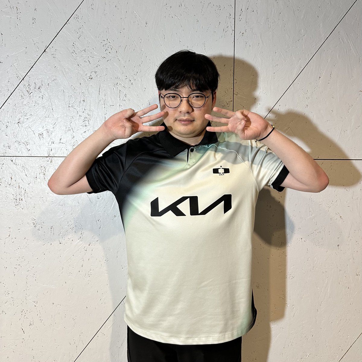 [𝟮𝟬𝟮𝟱 𝗟𝗖𝗞 𝗥𝗢𝗨𝗡𝗗 𝟭 𝗣𝗢𝗠📸]

300승 + POM 기념 포즈✅
 
#DplusKIA #DKWIN #WhereLegendsareborn #LCK