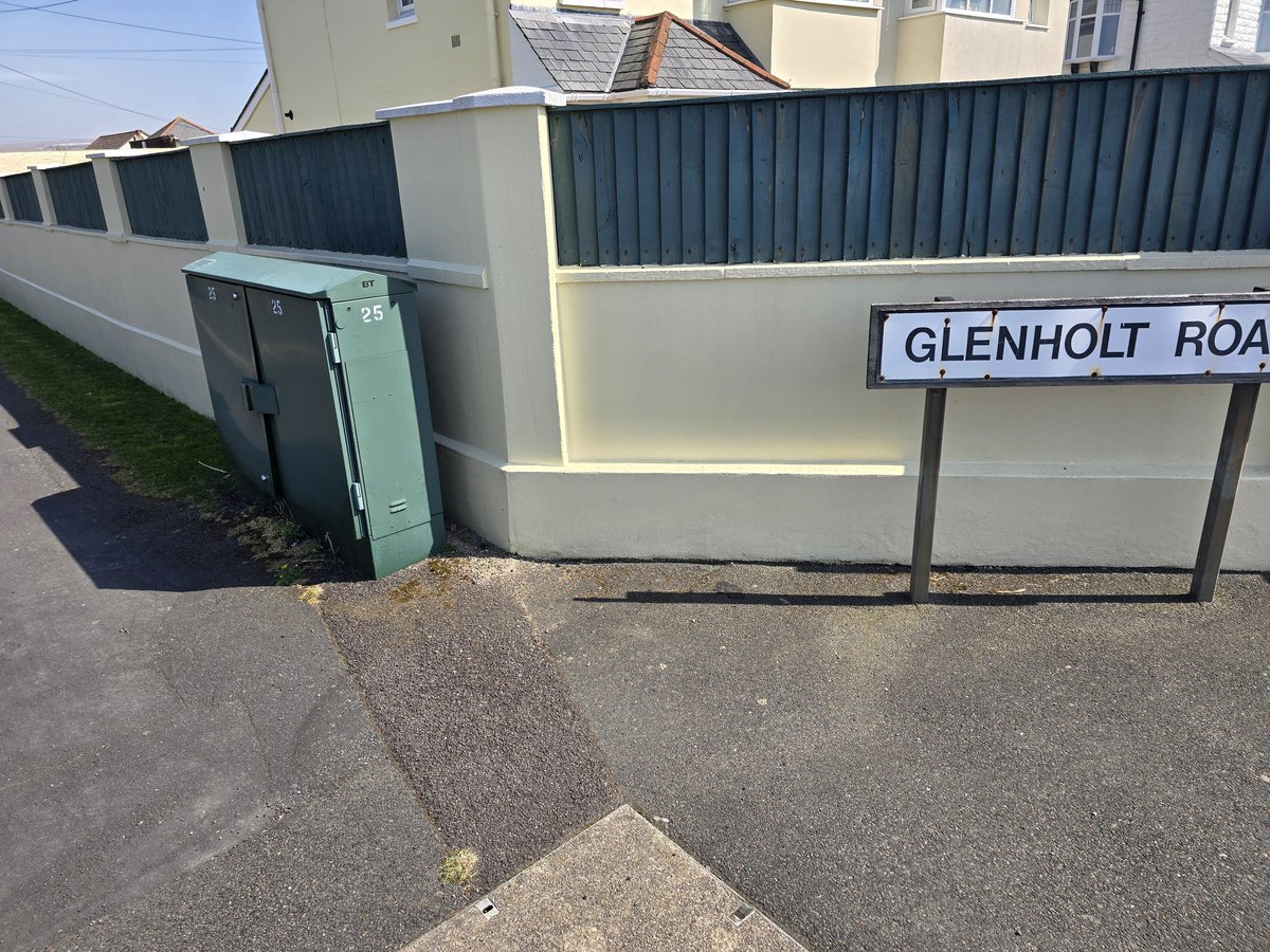 B_Squanto's tweet photo. Hey @WeAreOpenreach cabinet 25 needs some tlc looks like bottom lock not engaged.  Glenholt Road x Plymbridge Road PL6 7JA https://t.co/sFb5rH4jTO
