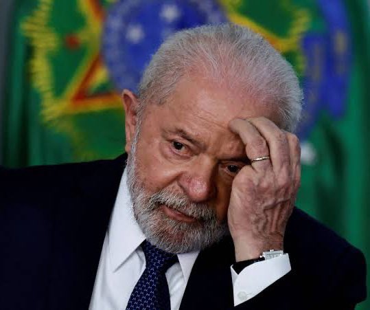 NewsLiberdade's tweet photo. 🚨URGENTE - Lula destrói a economia e dólar dispara e bate a incrível marca de R$ 6,09! https://t.co/Y2x157jwZA
