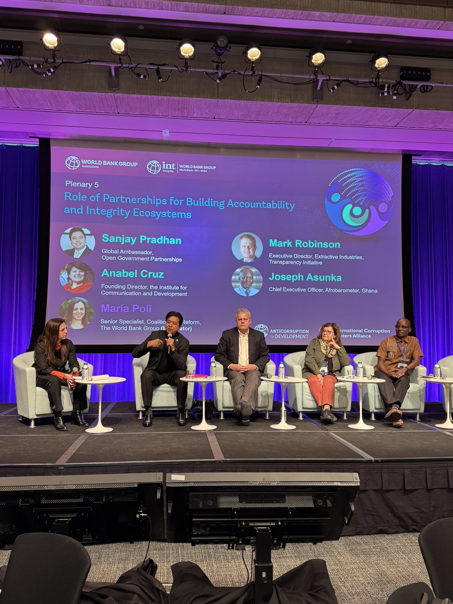 jpga63's tweet photo. Session on partnerships in the Anticorruption Global Forum #P4AC @wbg_gov with great discussion about the role of collaborative initiatives involving civil society, policy makers and accountability institutions in fighting corruption @SPradhanOGP @Mark_EITI @joeasunka @WorldBank https://t.co/InHLvCtM4k