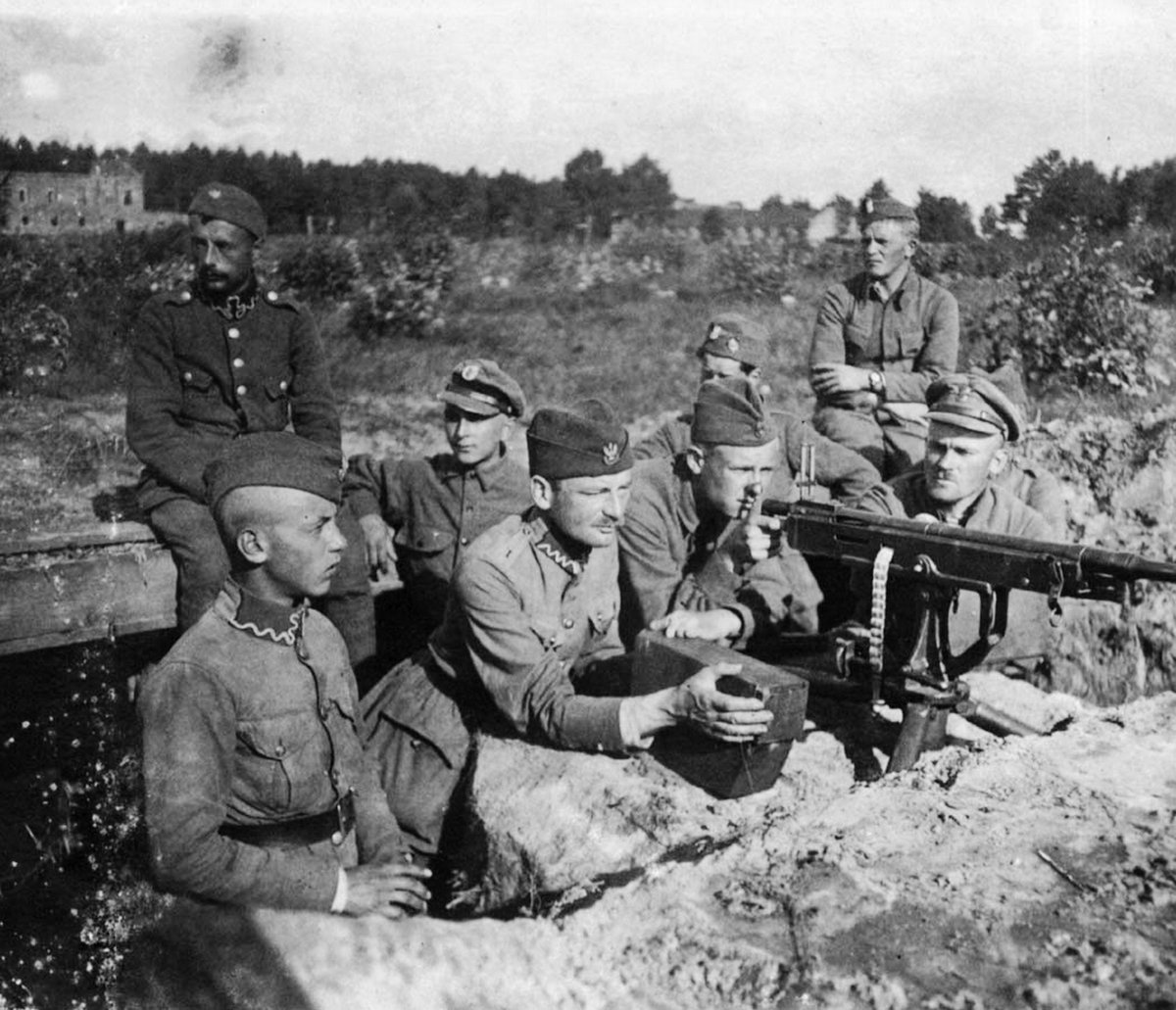 WW2HQ's tweet photo. Polish soldiers during the Polish-Soviet War. #interwar #WWII #WW2 https://t.co/LpOzDaoqSg