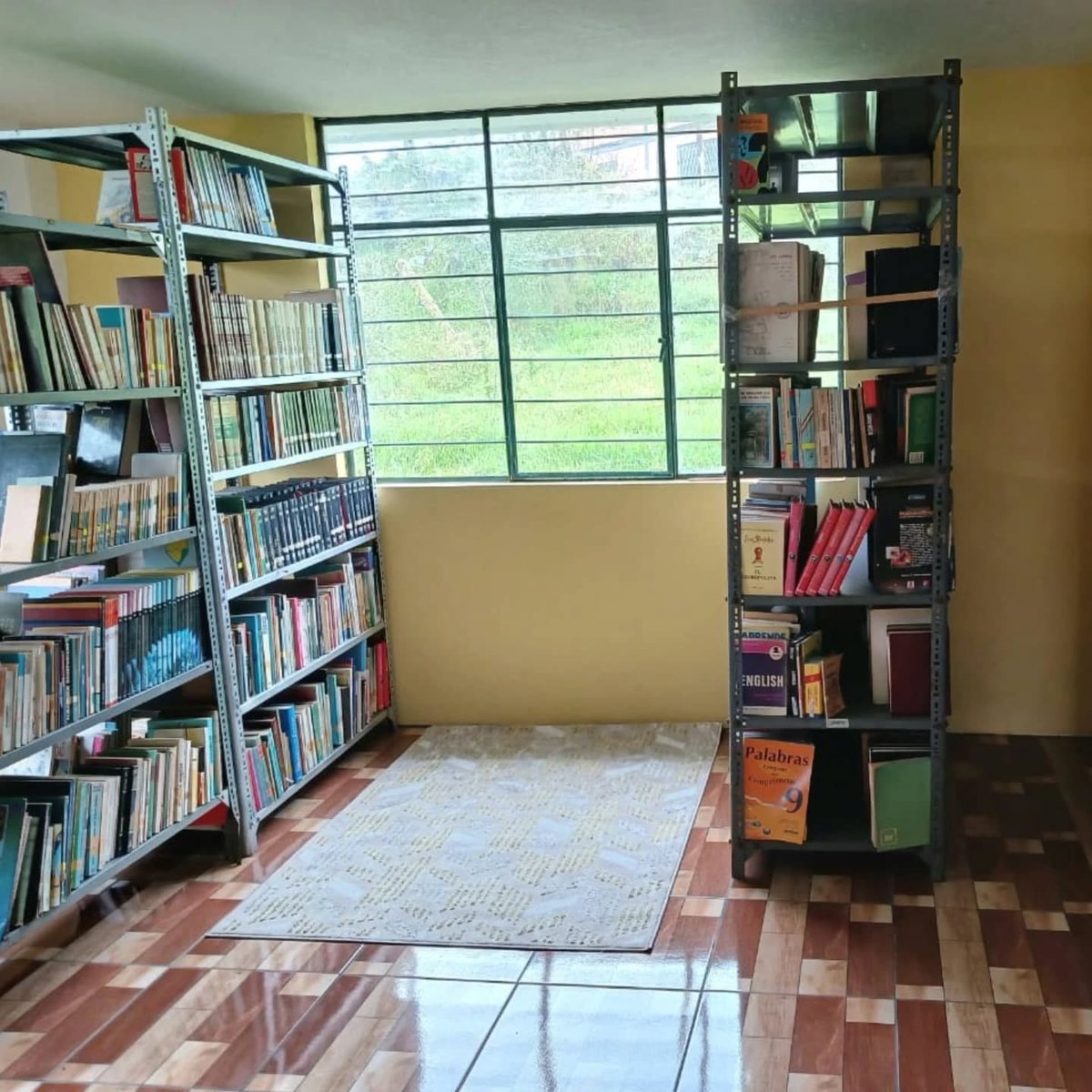PeaceCorps's tweet image. For #NationalLibraryWeek 📚, we’re highlighting La Casa de la Juventud! #PeaceCorps Volunteer Jordan worked with her counterpart and local leaders to renovate the space, which now offers free resources and a welcoming environment for learning. 🏫

Get involved:…