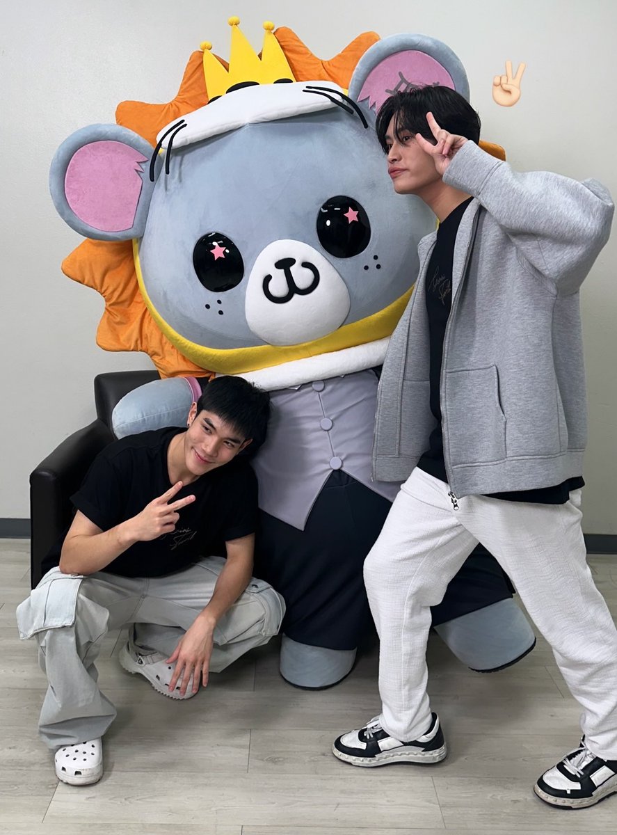 FourthOfficiall's tweet photo. Happy 1st birthday LOOK-KHUNNOO 🎂
สุขสันต์วันเกิดย้อนหลังนะคับ 🐭🦁✨

LOOK KHUNNOO OF GEMINIFOURTH 
#BelatedBDLookKhunNoo
#Fourthnattawat #โฟร์ทณัฐวรรธน์ https://t.co/7ZkUyVNLcU