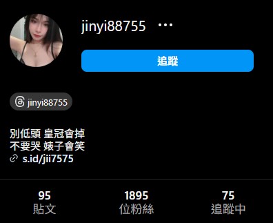FloyLoni56069's tweet photo. KTV大麥克
麥克風塞皮鮑
爆漿狂噴三尺高

 "轉發貼文並追蹤"   
回傳截圖至官方，即可進群看片 
官方: https://t.co/5LZ5xwwyQM https://t.co/4B8C2e0ejz