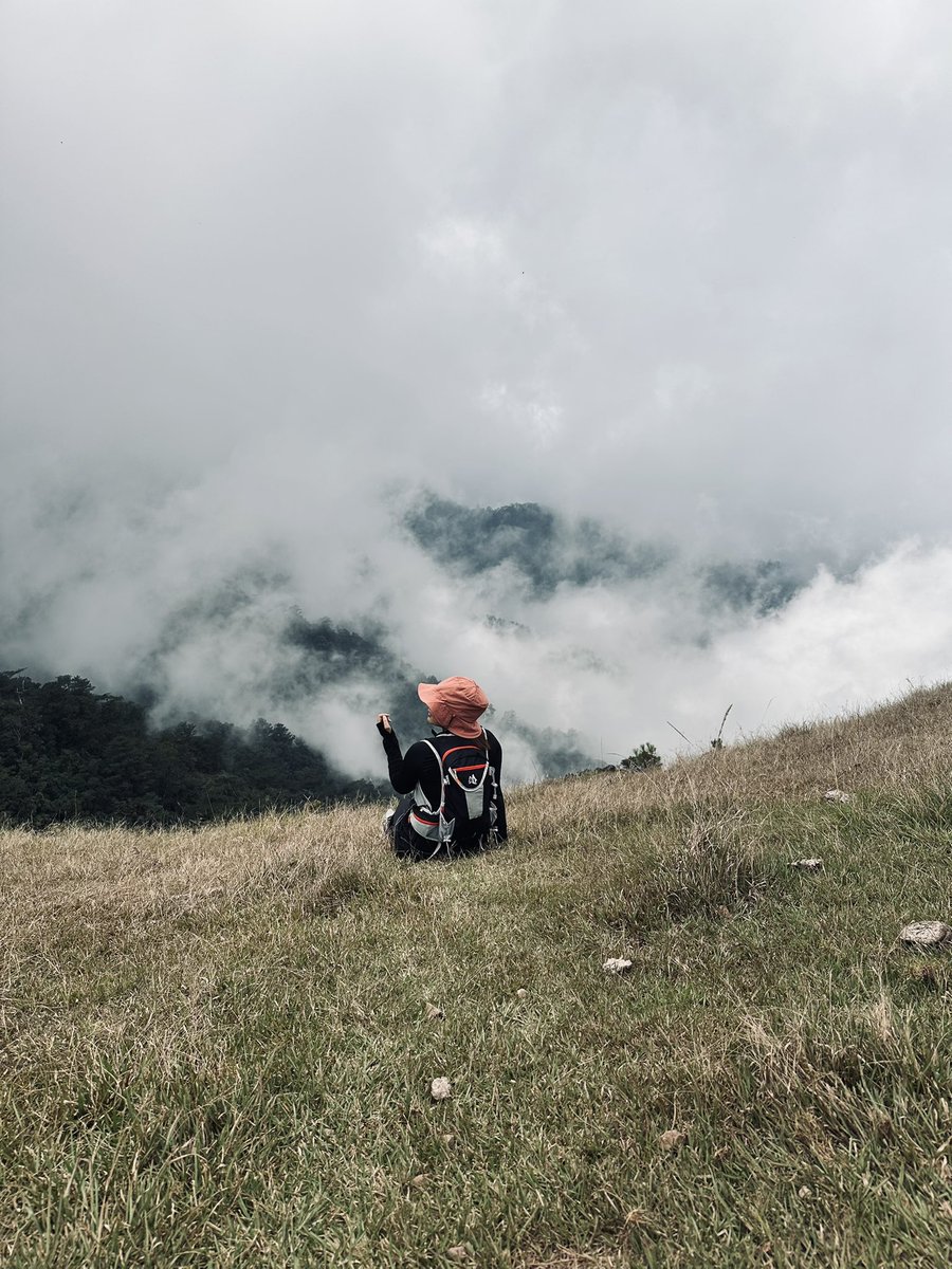RoothieAngeles's tweet photo. I’m at peace with where I am. 🍃⛰️ https://t.co/KYFlMNqprN