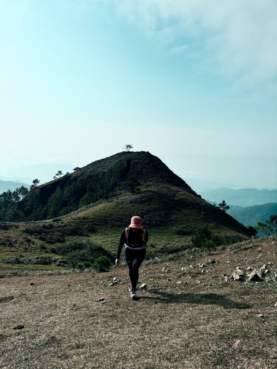 RoothieAngeles's tweet photo. I’m at peace with where I am. 🍃⛰️ https://t.co/KYFlMNqprN