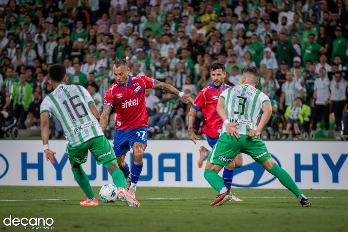 decanocom's tweet photo. El equipo no está confirmado, pero trascendió que formaría con Mejía; Ancheta, Calione, Coates, Millán, Báez; Oliva, Boggio; Otero, Vargas y Herazo 

¿Qué te parece ese equipo, Bolso?

Te leemos... https://t.co/41RdznHlqF