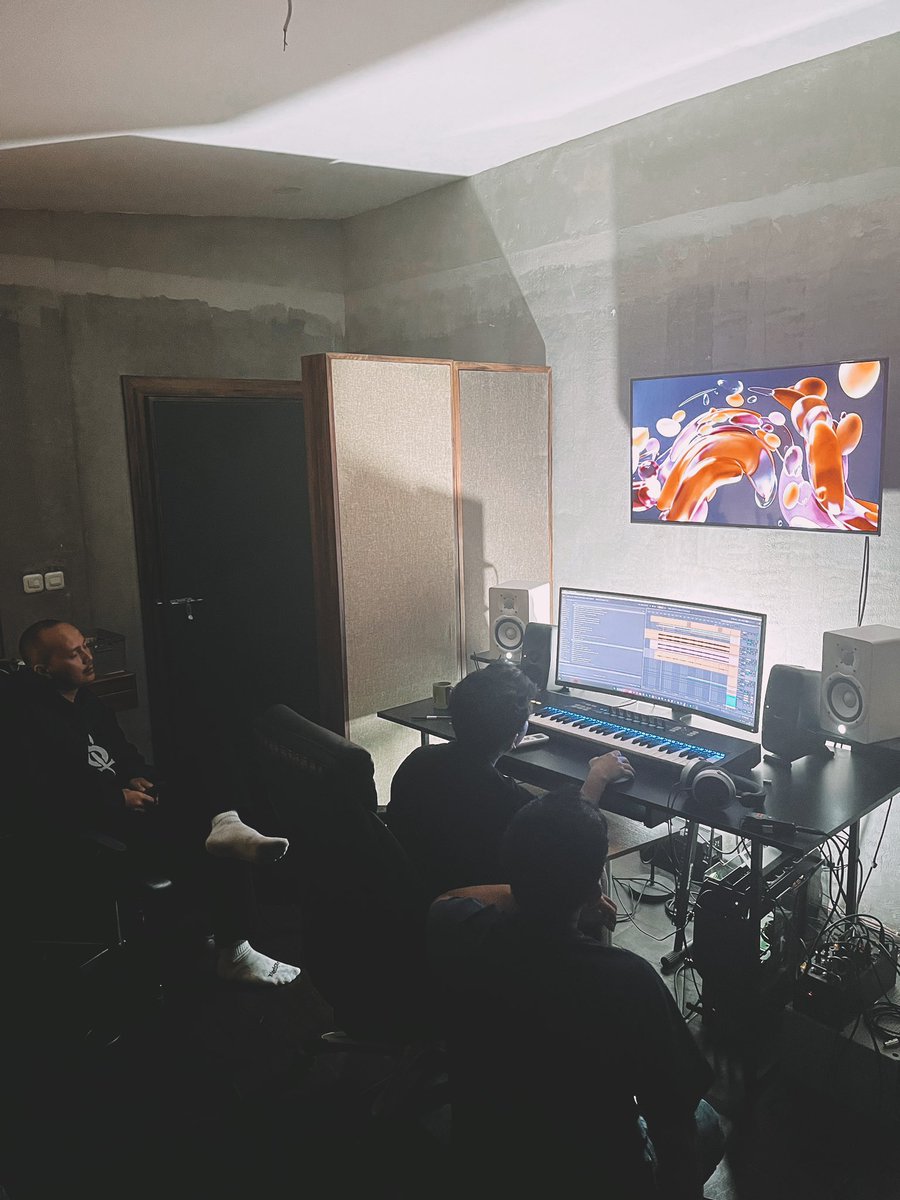PE_official's tweet photo. Mulai kembali ke studio untuk mempersiapkan yang baru👌🏻

Tunggu ya! https://t.co/TPNPvGs78S