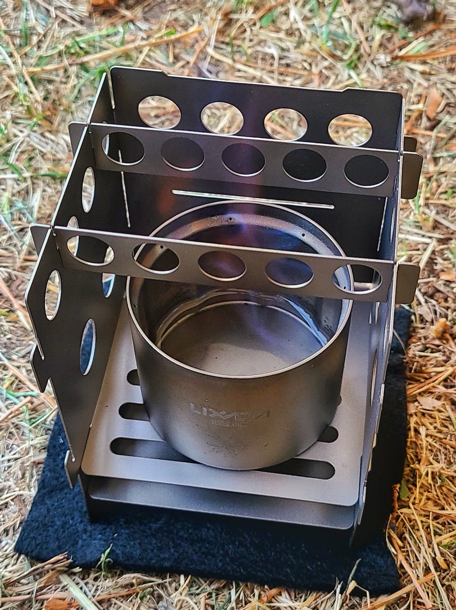 SPIKE_GEAR's tweet photo. まずはアルコールストーブでお試し。風防としてはイマイチでした。そりゃこんだけ穴空いてたらね…
#LIXADA https://t.co/wktOYIksj9