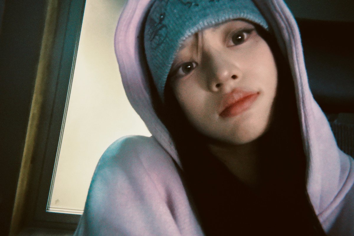 MinjuGlobal's tweet photo. [WEVERSE] 250409

🐰: is it too close ㅎㅎㅎ

#MINJU #민주 #ILLIT #아일릿 https://t.co/X6TMLi6Aem
