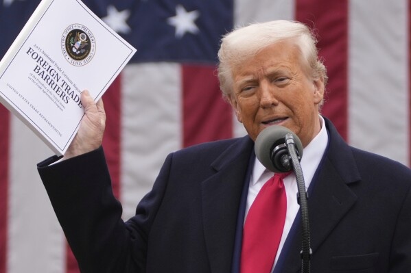 criptoclases's tweet photo. 🧨¡TRUMP REVIVE LA GUERRA COMERCIAL!💥 

Analistas aseguran que BTC ahora tiene más chance de sobrevivir al dólar tras los nuevos aranceles globales de Trump. 

#Bitcoin #Dólar #CriptoPolítica #Trump https://t.co/nV2UuKkN9O