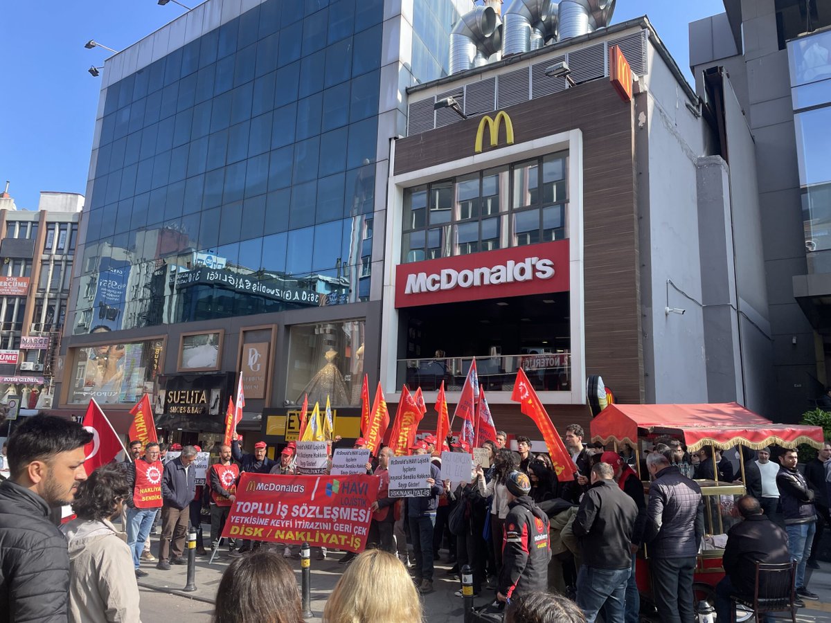 Turkey: Workers' protest against union busting in Istanbul joined by students -READ MORE - is.gd/mrdPsf