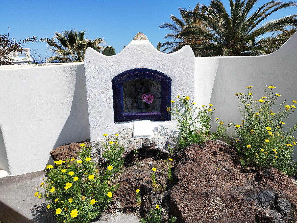 PhotoStromboli's tweet photo. Glimpses of the village of #Stromboli, #Aeolian Islands. https://t.co/UnbMpim7MW