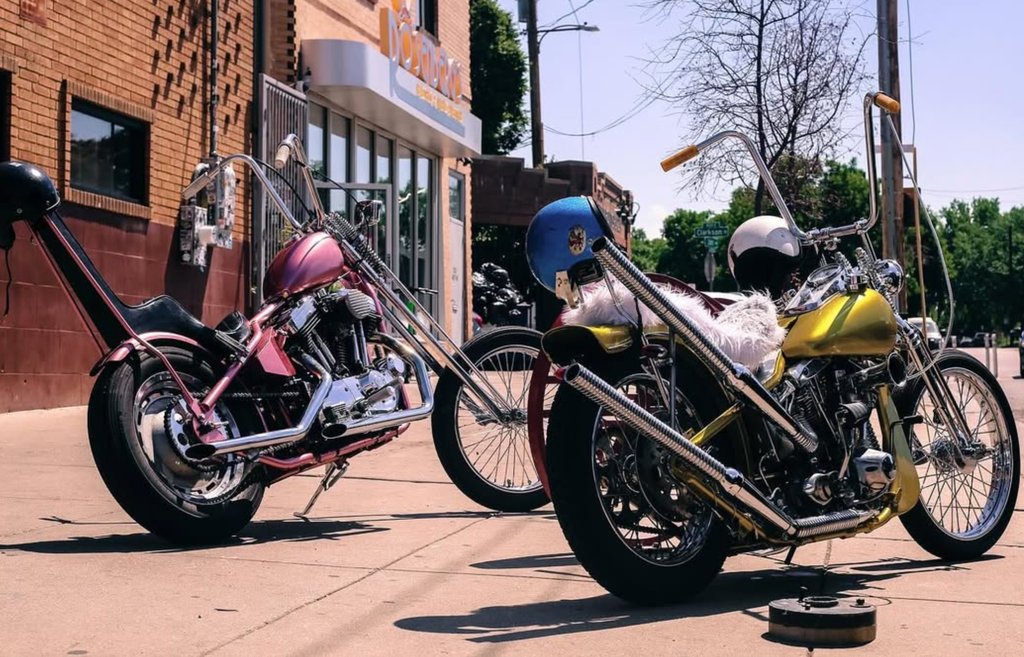 DeadbeatCustoms's tweet photo. @josh_m4l Shovels and Evos baking in the Denver sun.  

#Choppers #Shovelhead #SportsterChopper #BuiltToRide #DenverChoppers #DIYBikes #HarleyChopper #EvoChopper https://t.co/B2dWPBkg3R