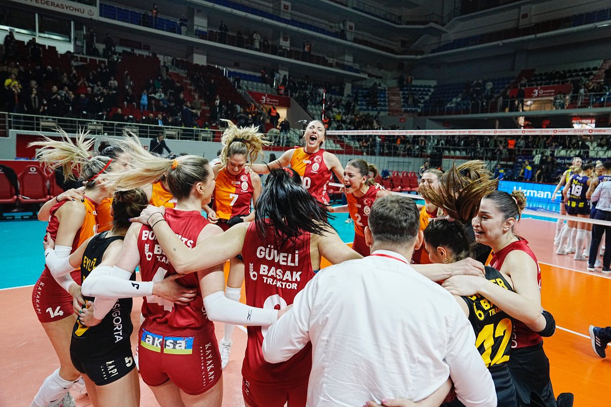 GSVoleybol1905's tweet photo. ŞEN OLA CİMBOM ŞEN OLA! 💛❤️ https://t.co/WVbkeNTjr8
