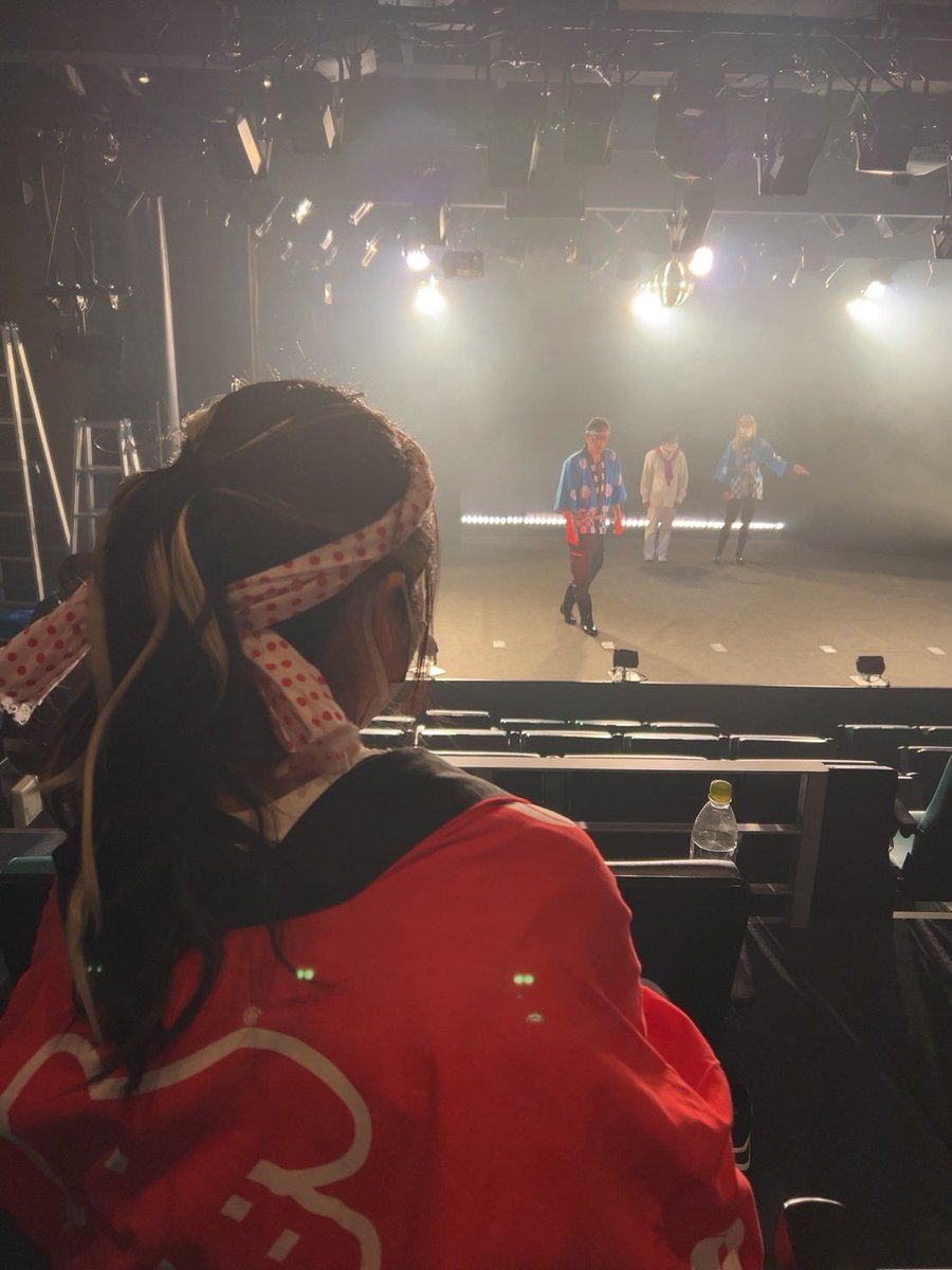 Rio08042158's tweet photo. 遅くなりましたが、
おばドルゆみこ2025、無事���日を迎えました！
ご来場いただいた皆さんの眼差しが温かくて…とても幸せな時間でした。

笑いあり、涙ありのパワフル���作品です！
ぜひお越しくださいませ！

#おばドルゆみこ2025 https://t.co/9F3LLuL7Gn
