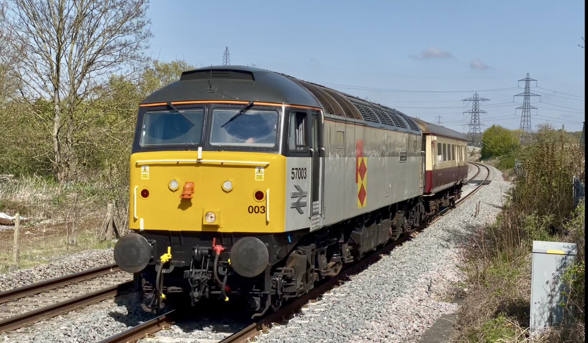 Davidal20103984's tweet image. 5Z47 @LocoServicesGrp Crewe to Arlington through Culham. #class57 003