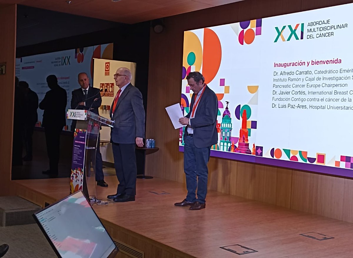 tactics_md's tweet photo. 🟣 Los Dres. @AlfredoCarrato @JavierCortesMD @PazAresLab dan la bienvenida a los profesionales de la #oncología presentes en el #SimposioAMC
Comienzan dos días para compartir aprendizajes y debate sobre el futuro del #TratamientodelCáncer
¡Empezamos! https://t.co/CLiwvYdwbY