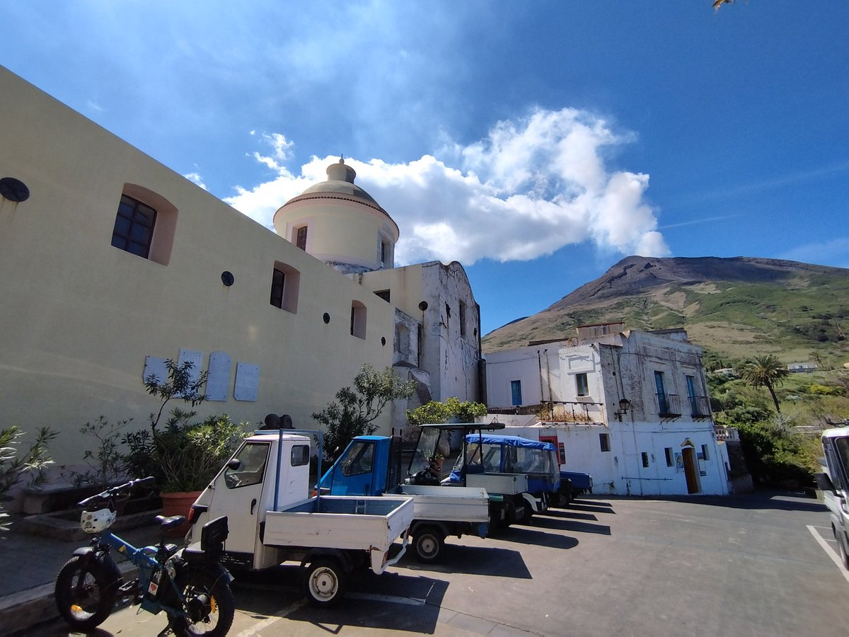 PhotoStromboli's tweet photo. Scorci del paese di #Stromboli, Isole #Eolie. https://t.co/y5RKLdvyO4