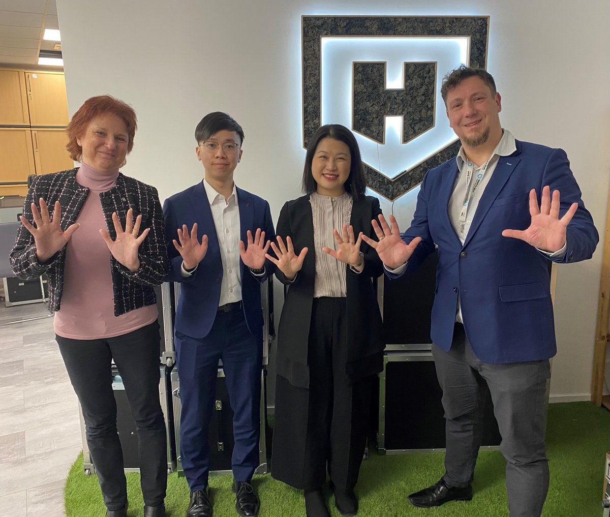 HandInScan tweet media