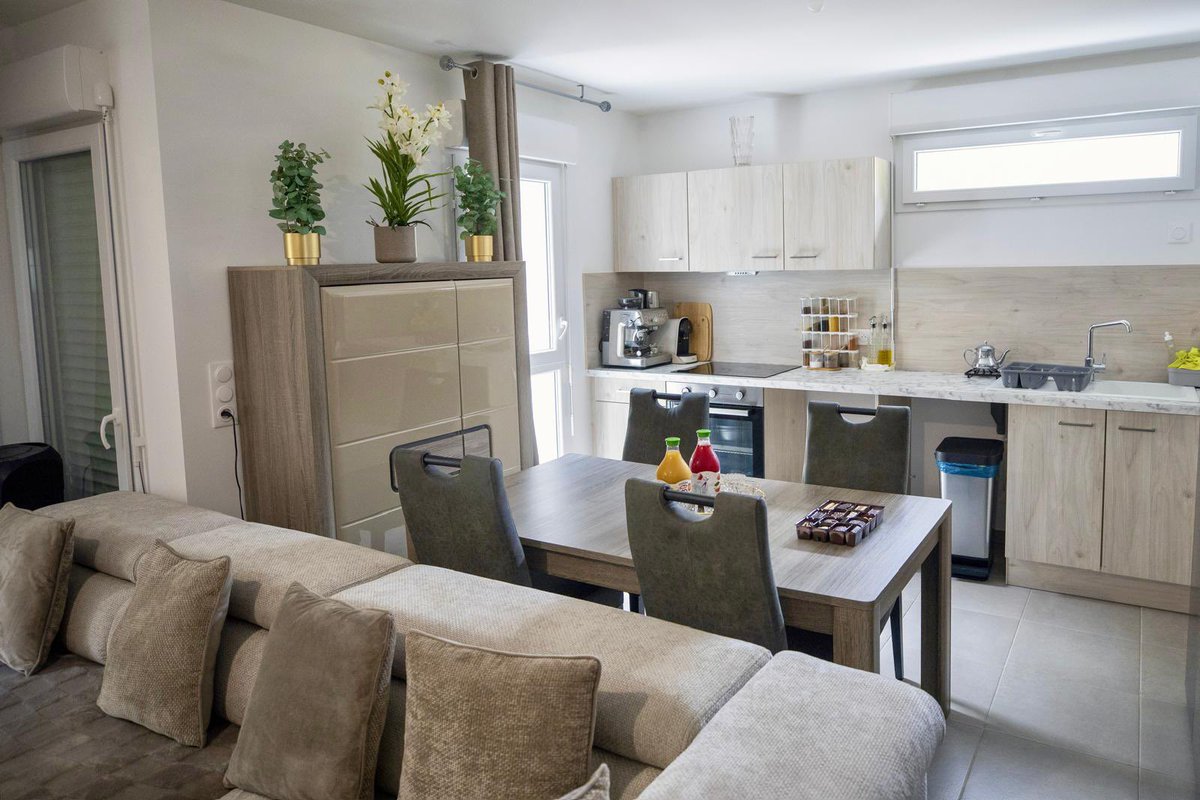 anthony_borre's tweet image. Aux côtés de @cestrosi, nous inaugurons la résidence « Villa Mantéga » de @grand_delta : 79 logements dont 24 sociaux et 55 intermédiaires, avec des logements réservés aux soignants du @CHUdeNice. Un engagement fort pour ceux qui font vivre le service public. #Nice06