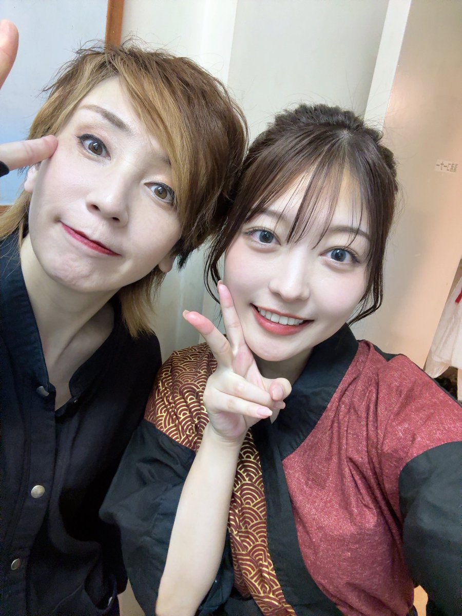 nonono_onaka's tweet photo. #権乱業火4 
初日終わりましたぁ
観劇にいらして頂いたみなさん
ありがとうございます🫶🏻

雷光役、椎名亜音さん😻📸
楽屋で隣のお席なんです幸せ〜

最終日までがんばるぞー！
飛び込みもお待ちしてますぅ
https://t.co/L4SyD8zHwr https://t.co/NMFcZNvAeV
