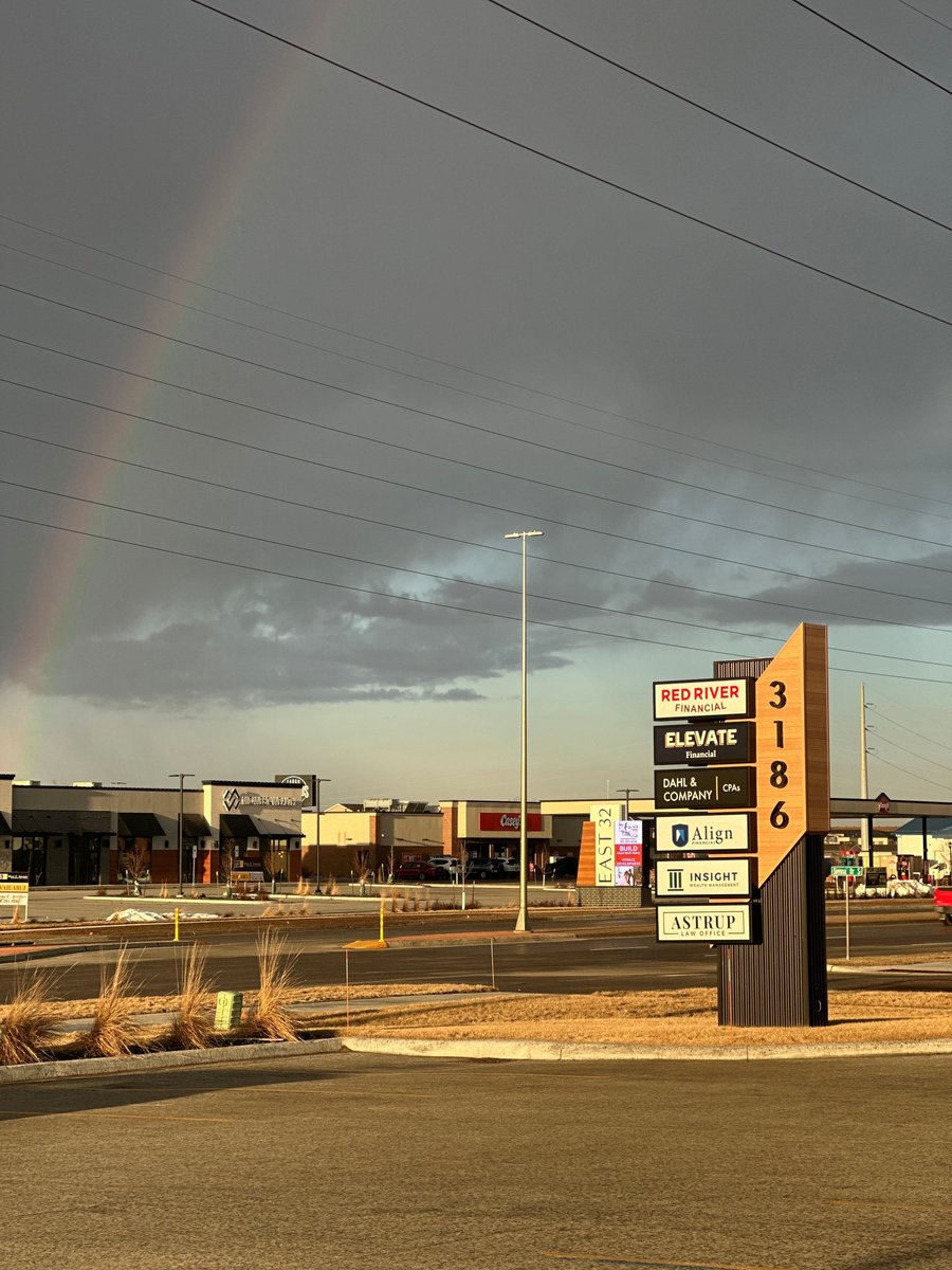 Elevatefinance's tweet photo. @Elevatefinance  Your pot of gold at the end of the rainbow!" 🌈💰 

#FinancialSuccess #ElevateYourFuture https://t.co/jnFzJEnrhx