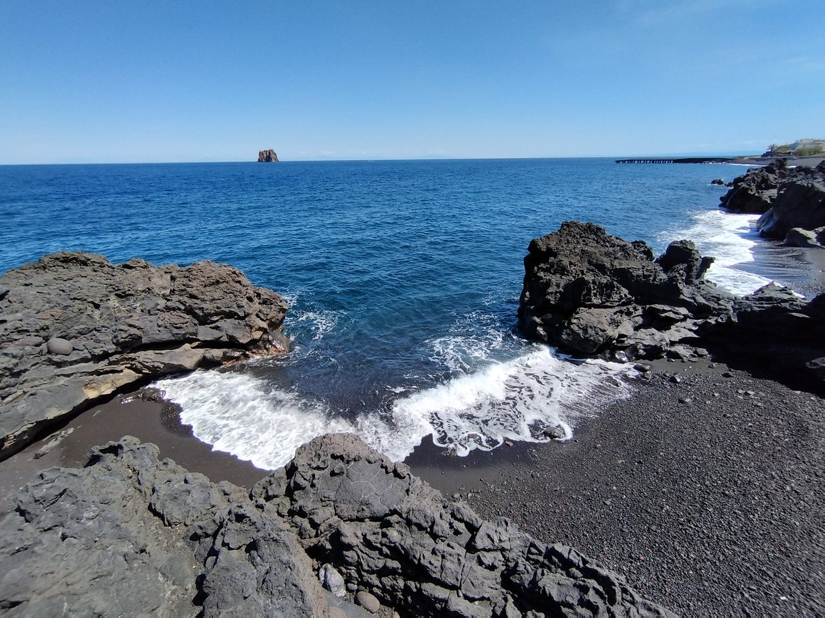PhotoStromboli's tweet photo. Luoghi caratteristici dell'isola di #Stromboli, Isole #Eolie. https://t.co/xLxBZCdBx8