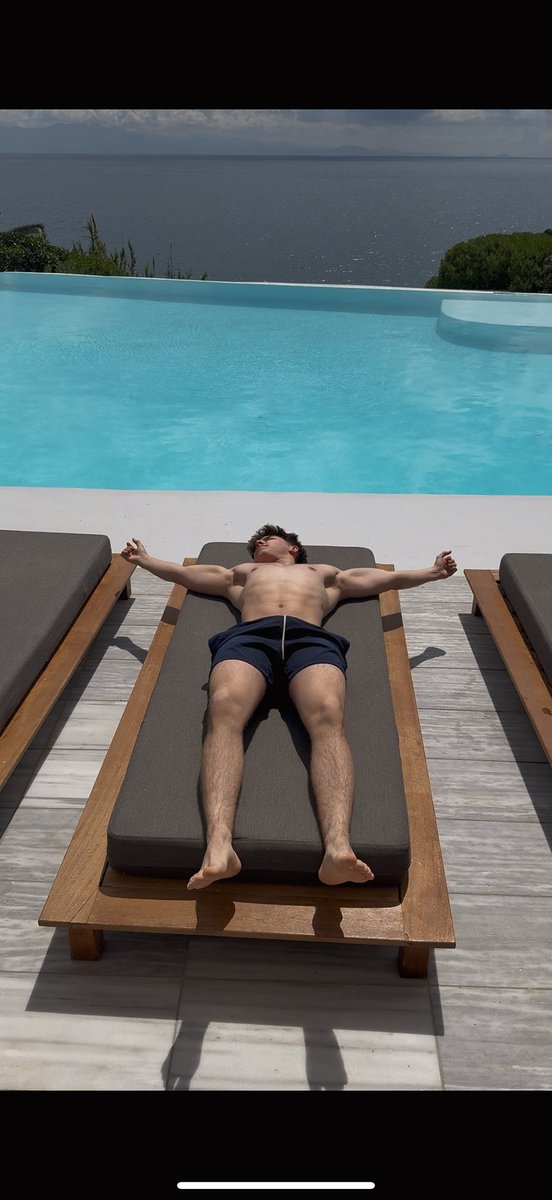 Leonardotwinkx's tweet photo. Your boy is enjoying the sun ☀️ 

Rt if u would put your cream on my body for sun protection 🫣🤪 https://t.co/FtREOdhbaj
