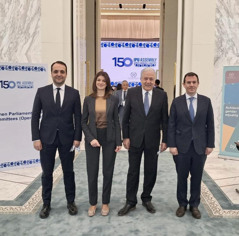 Avramopoulos tweet picture