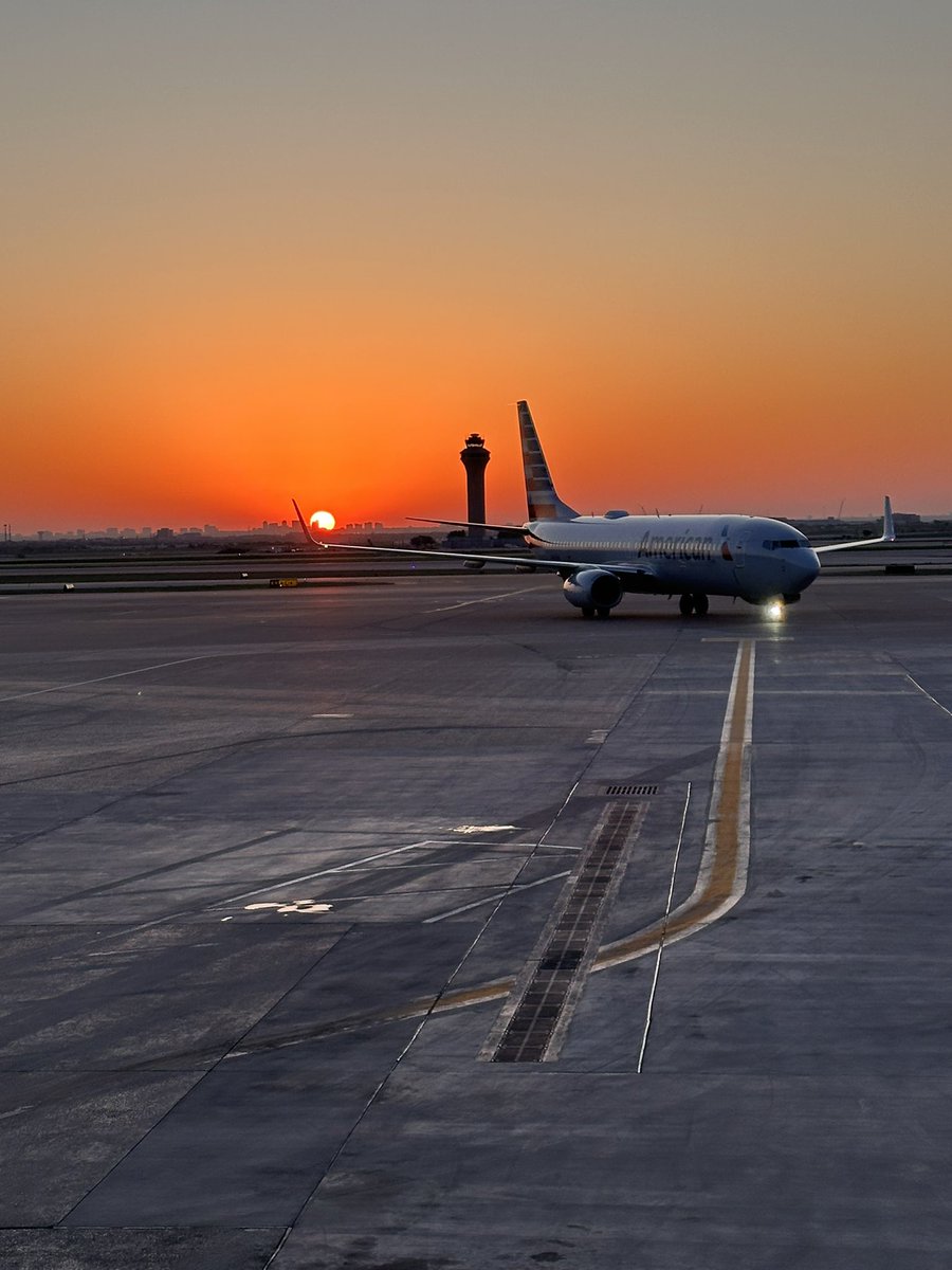 Helgatina's tweet photo. Good morning @DFWAirport https://t.co/gLDxoVLRch