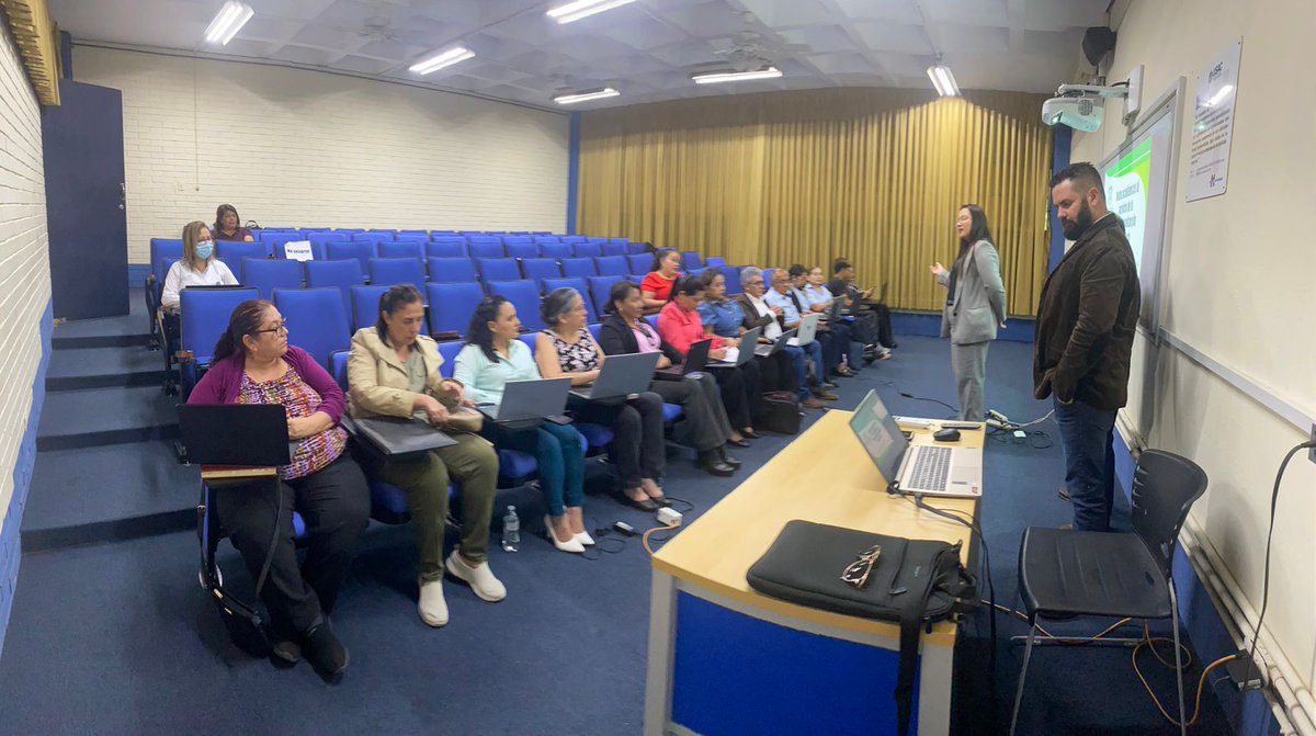 Las estrategias de comunicación deben ser claras, regulares y segmentadas. Informar a los docentes sobre la importancia de mantener perfiles académicos actualizados y las plataformas más relevantes para sus disciplinas se muestra como una estrategia eficaz