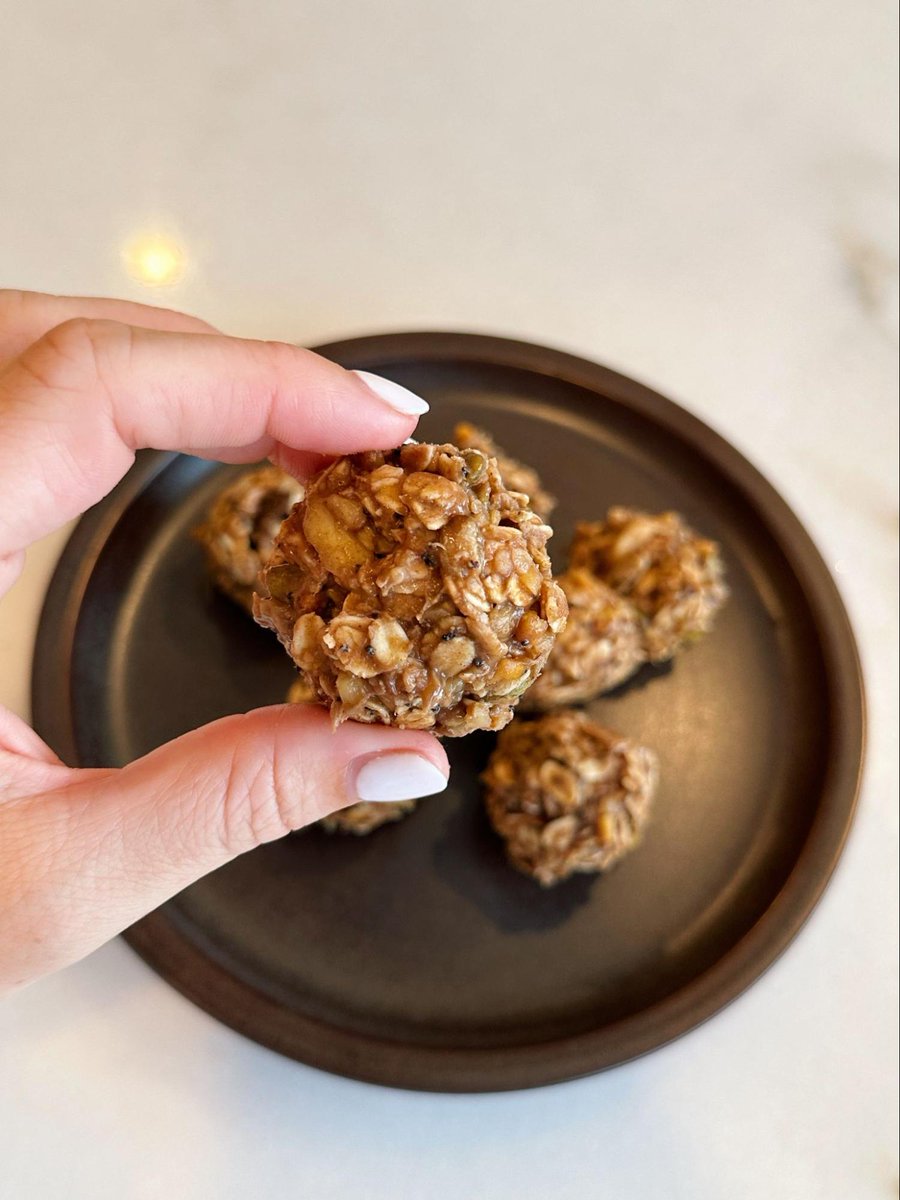 HanleysFoods's tweet photo. Have you tried our balls? Hanley's Protein bites pack in protein in a delicious, healthy ball. Check it out: https://t.co/1AWvxQsxNd #DressItBetter #proteinball #saladtopper #figsandnuts #seedsation https://t.co/9AgZaSBlwW