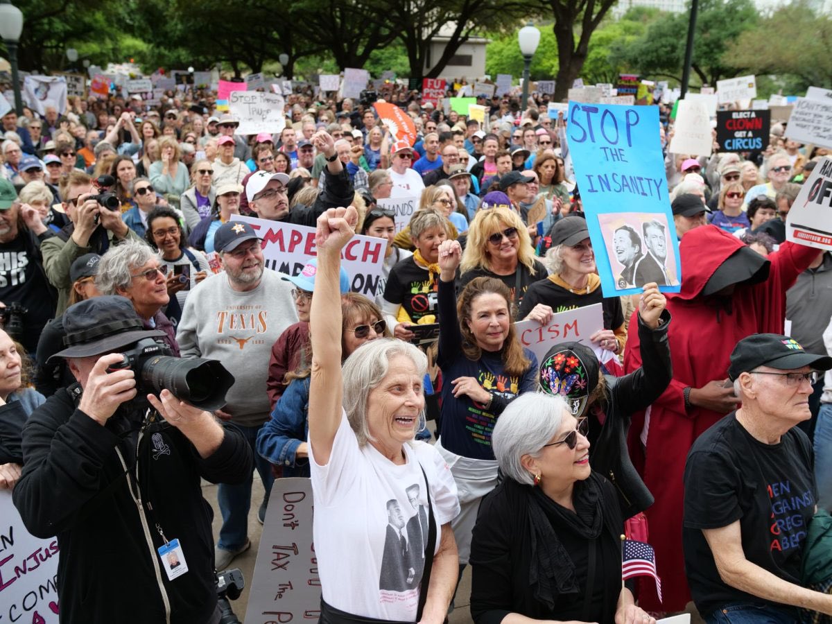 TSTVNews's tweet image. “I can’t be afraid to do things like this, I can’t be afraid to speak out.”
Thousands of Texans gathered at the state capitol Saturday as part of a nationwide wave of “Hands Off” demonstrations.
MORE: tstvnews.com/2025/04/08/tho…