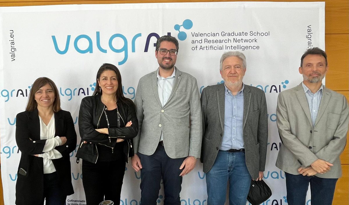 fvalgrai's tweet photo. 🚗🤖 El VI Encuentro de la Unidad Mixta de Investigación (UMI) y la Jornada de IA y Movilidad, organizadas por #ValgrAI en la ETSINF UPV reunieron a investigadores referentes de las universidades públicas valencianas para compartir avances que ya están transformando el día a día https://t.co/0wPOaaGk9Z