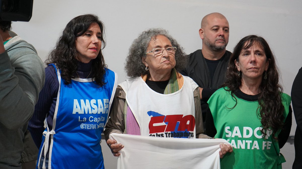 PARO Y MOVILIZACIÓN📷

📷Miércoles 9/4
Concentramos 16:30 en Legislatura 
Marchamos a Plaza 25 de Mayo.

📷Jueves 10/4
Paro General de 24 horas:

PARA QUE EL AJUSTE NO LO PAGUEMOS MÁS LOS TRABAJADORES, SUMATE A LAS MOVILIZACIONES! 📷📷