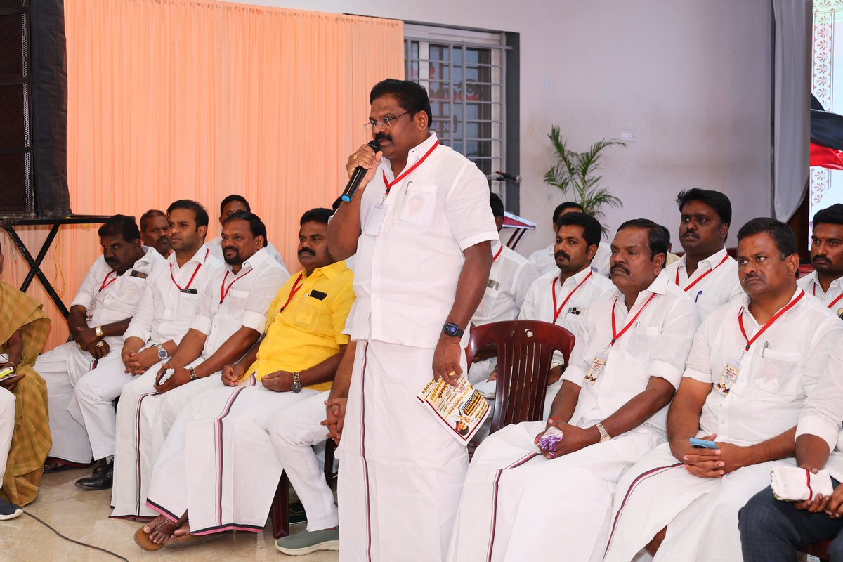 dmk_youthwing's tweet photo. கழக இளைஞர் அணிச் செயலாளர் - மாண்புமிகு துணை முதலமைச்சர் @Udhaystalin அவர்களின் அறிவுறுத்தலின் பேரில், தருமபுரி கிழக்கு மாவட்டத்திற்குப் புதிதாக நியமிக்கப்பட்ட ஒன்றிய-நகர-பேரூர் இளைஞர் அணி அமைப்பாளர், துணை அமைப்பாளர்களுக்கான அறிமுகக் கூட்டம் 07.04.2025 அன்று நடைபெற்றது.

இக்கூட்டத்தில், தருமபுரி கிழக்கு மாவட்டக் கழக செயலாளர் @lawyermanidpi அவர்கள் கலந்துகொண்டு, ஆற்றவேண்டிய கழகப்பணிகள் குறித்த ஆலோசனைகளை வழங்கினார்.

மேலும், இந்நிகழ்வில் சமூக வலைத்தளங்களைப் பயன்படுத்த வேண்டியதன் அவசியம் குறித்து @SuriyaKML அவர்களும், சமூக வலைத்தளத்தை ஆக்கப்பூர்வமாக எவ்வாறு பயன்படுத்துவது என்பது குறித்து @drtharun அவர்களும் புதிய நிர்வாகிகளுக்கு பயிற்சி வழங்கினர்.

#கழக_இளைஞர்_அணி 

@pssrinivasandmk @MGSVengatesh