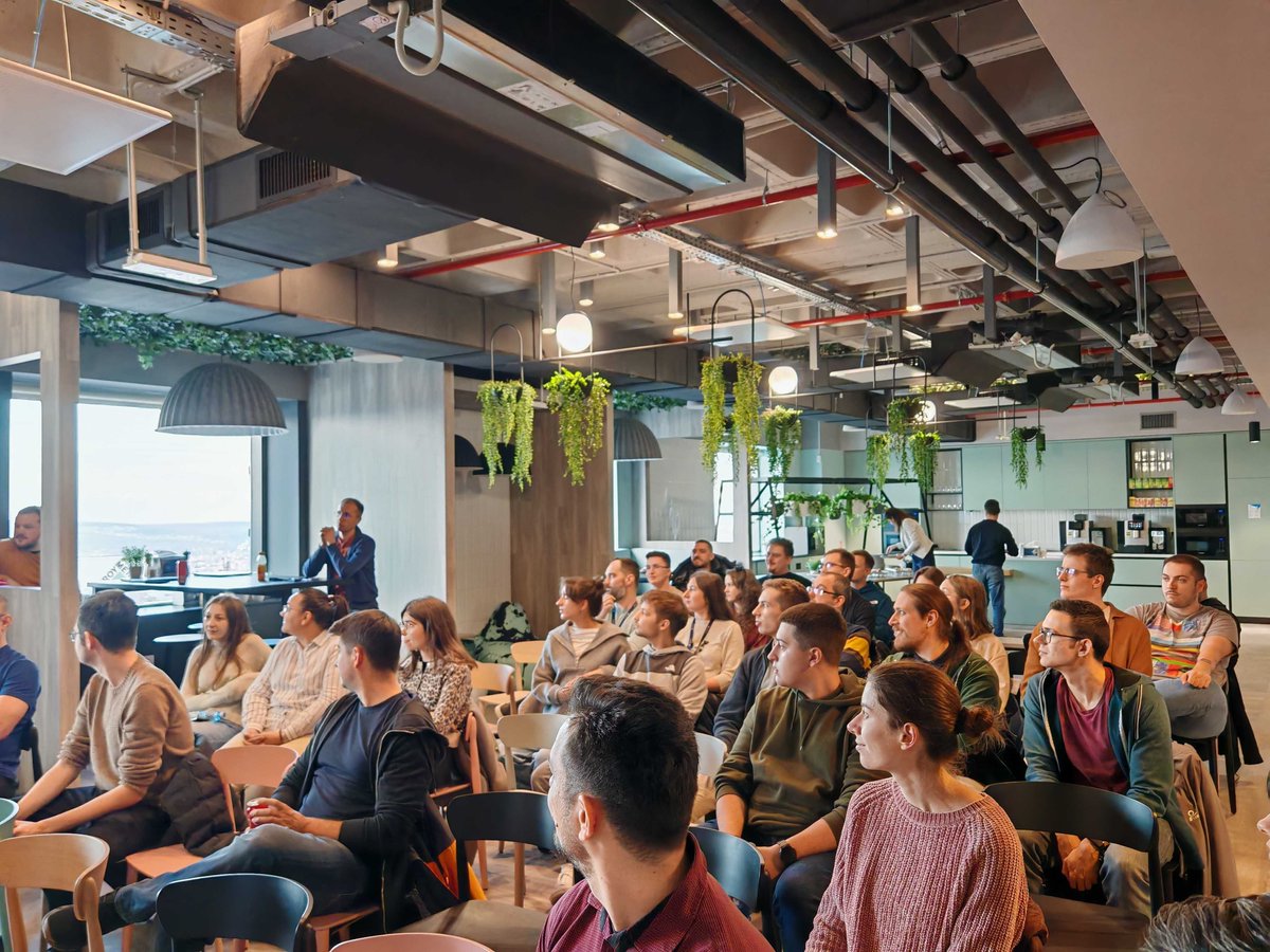 jsheroes's tweet image. 💥 Just wrapped up an awesome session with Daniel Bonkor diving deep into React Server Components in Next.js! 🚀
Big thanks to Daniel for making Server Components click! 🙌
#React #NextJS #ServerComponents #webdev