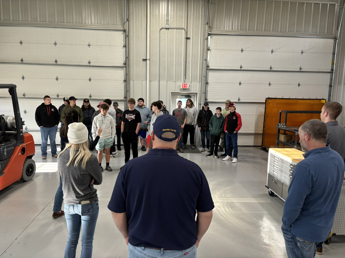 CMill_STEMguy's tweet photo. @school_caldwell spending the day at #AOMC getting a your then completing a PBL with @FANUCAmerica robot this afternoon. @linn_yost @AppSTEMCollab @Caldwell_supt @OSLN https://t.co/1uioxapvEM