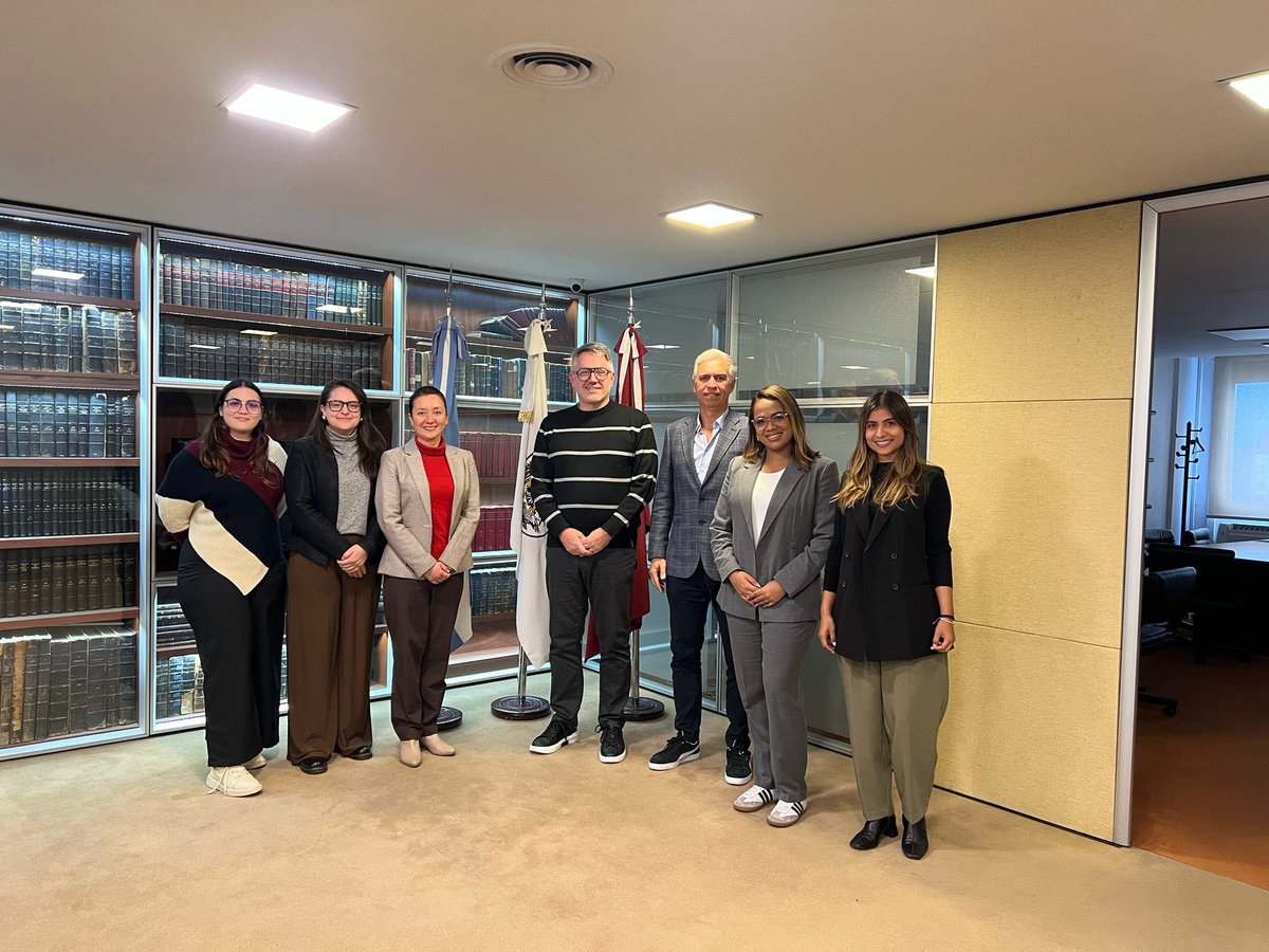 La Encargada de Negocios a.i. de la Embajada y <a href="/PROCOLOMBIACO/">PROCOLOMBIA</a> se reunieron con representantes de la empresa Geomatrix y con Sebastián Orrego, director ejecutivo de la Cámara Argentina de la Construcción - CAMARCO-, para explorar oportunidades comerciales.