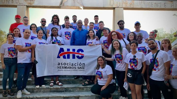 MeyvisEstevezE's tweet photo. Ya sesiona el Consejo Nacional de la @ahsjovenescuba. A sus integrantes les pido aprovechar cada jornada para apuntalar el arte joven en todos los espacios, en especial en las comunidades. Es mucho lo que puede aportar nuestra joven vanguardia artística, porque #ElArteNosUne. https://t.co/bJ4MVaIt2M