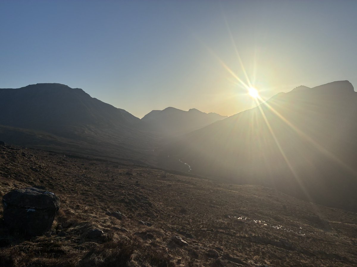 geordie_lakes's tweet photo. It’s great to be back up in the Torridon Mountains and in particular back up Beinn Alligin with @researchdreams - another stunning day in #Scotland for a run out in the big hills #fellrunner #running #mountains #torridon https://t.co/2SlPWlXTWF