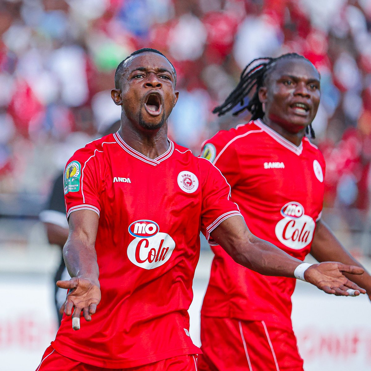 SimbaSCTanzania's tweet photo. Mpanzu anatupa bao la kwanza. #TotalEnergiesCAFCC #WenyeNchi #NguvuMoja https://t.co/mBhKPVS4at