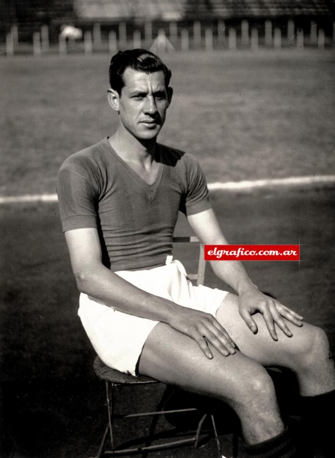 viejocasale's tweet photo. 1ra. División. Fecha 4. 9/4/1939.
#SanLorenzo 4 (Agustín #Cosso 4) v. #Estudiantes de La Plata 2 (Manuel Pelegrina y Julio Gómez (p)). Debut de Ángel #Zubieta en San Lorenzo. https://t.co/TS2FqYTCnf
