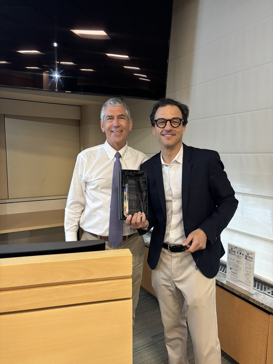 UrologyMSK's tweet photo. Amazing Whitmore Visiting Professor visit from ⭐️ alum @uroegg! Spent time with our fellows and faculty and gave an outstanding lecture to surgical grand rounds on mythology and dogma in surgery! https://t.co/CeF2Gkt2vy
