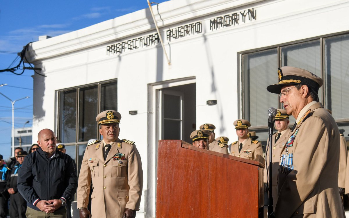 Hoy fuimos invitados a participar del acto de la Prefectura Naval Argentina para conmemorar la zarpada de los guardacostas Islas Malvinas y Río Iguazú desde #PuertoMadryn hacía las Islas el 9 de mayo de 1982.

Agradecemos que nos hayan hecho parte de esta propuesta, en el marco